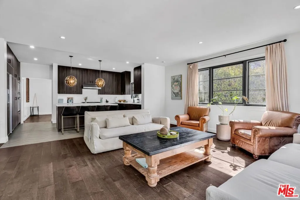 911 S Victoria Avenue, Los Angeles, California 90019 home-pic-16